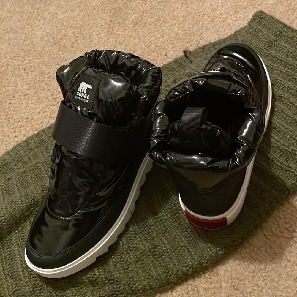 Sorel Joa next lite strap puff boots size 8